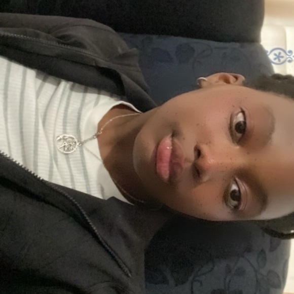 Meet your Posher, Kamy - Picture 1 of 2